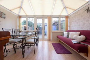 3BR-Sleeps9-Parking-FamilyFriendly-NearExcel